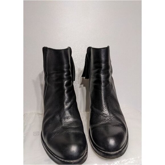 Escada Sport | Heeled Leather Ankle Bootie - Picture 2 of 9